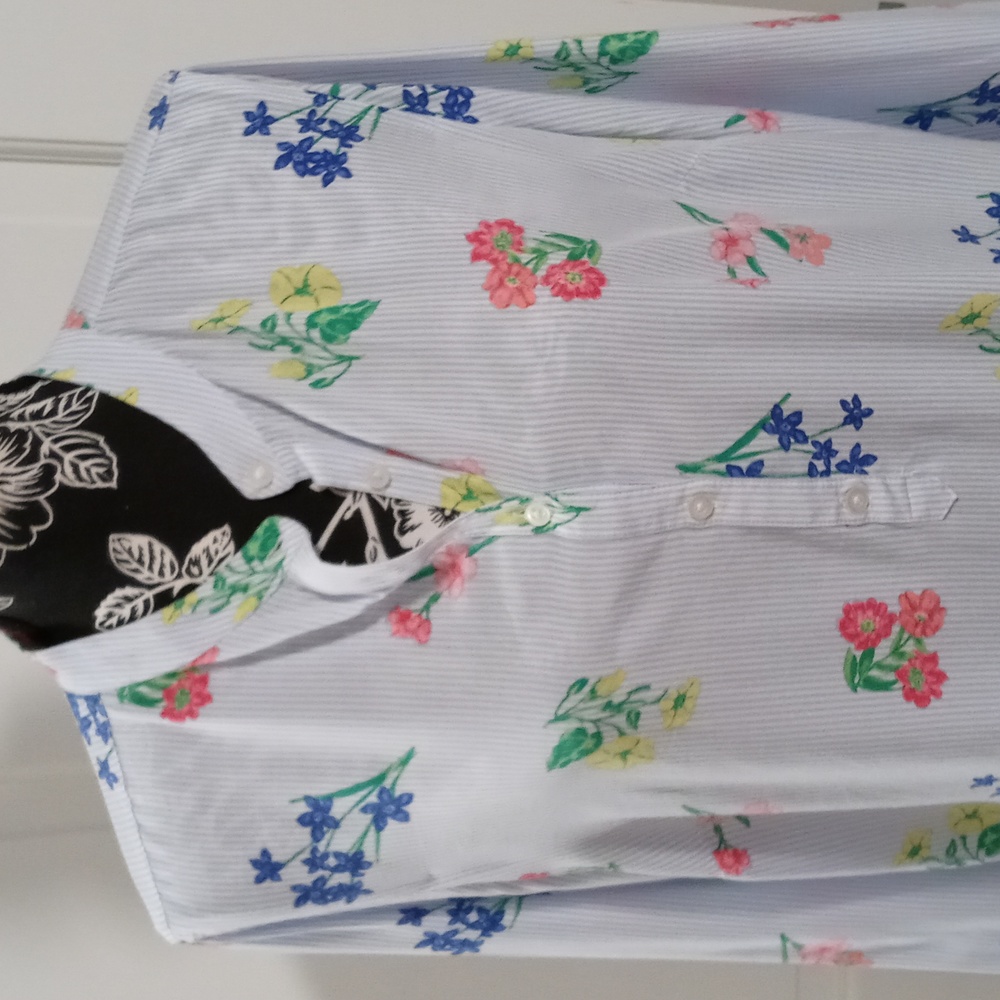 💐Talbots💐- Multicolor Floral Quarter Button L/S Top - Picture 4 of 9